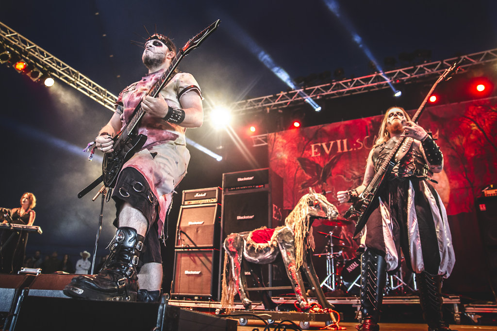 evilscarecrow-live-download-stage-music-rock-metal-guitarist-band-live band-photo